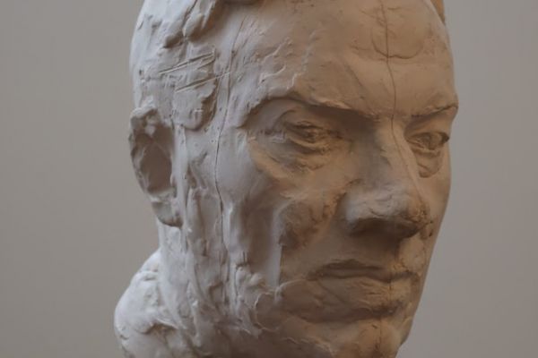 Александр Матвеев. Портрет художника П.В. Кузнецова, 1940-е. Гипс. Мемориальная мастерская А.Т. Матвеева, Москва