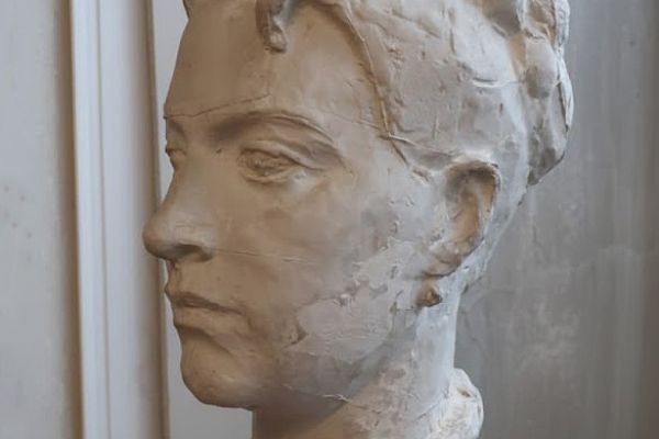 Александр Матвеев. Портрет актрисы М.Н. Ермоловой, 1944. К проекту надгробия. Гипс. Мемориальная мастерская А.Т. Матвеева, Москва