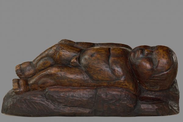 Беатриса Сандомирская. Октябренок, 1924. Дерево тонированное, 35х80х26 см. Государственная Третьяковская галерея, Москва