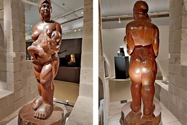 Беатриса Сандомирская. Материнство. Чернозем, 1929. Дерево тонированное,, 204х75,5х80 см. Государственный Русский музей, С.-Петербург