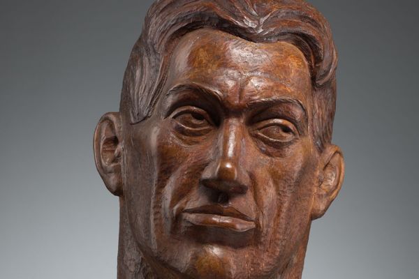 Беатриса Сандомирская. Портрет поэта Владимира Маяковского, 1930-е. Дерево тонированное, 64х37х44 см. Государственная Третьяковская галерея, Москва