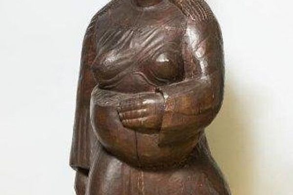 Беатриса Сандомирская. Ферганская узбечка, 1941. Дерево тонированное, 154х62х64 см. Государственный Русский музей, С-Петербург