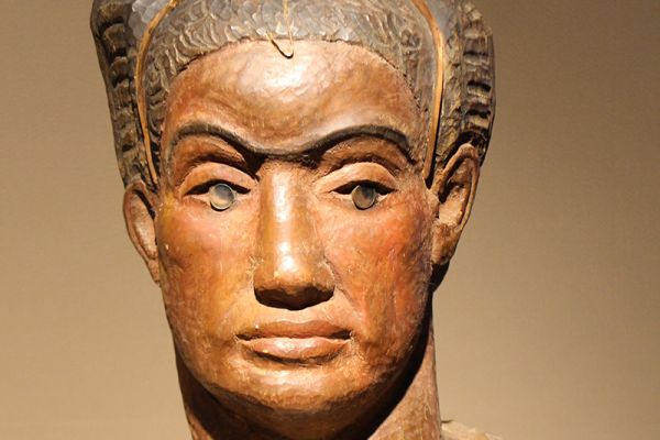 Беатриса Сандомирская. Марсианин Дагмо, 1964. Дерево тонированное, медь, латунь, инкрустация, 68х35х37 см. Вологодская областная картинная галерея