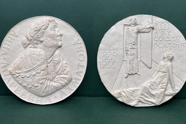Владимир Похалецкий. Анна Ахматова, 1989. Памятная медаль к 100-летию со дня рождения поэтессы. Вариант. Гипс, диаметр 20 см