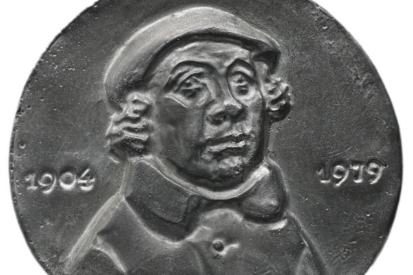 Владимир Похалецкий. Анна Федоровна Похалецкая (мать В.А. Похалецкого), 1979. Из серии Семья. Свинец, диаметр 7 см