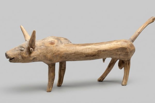 Алексей Цветков. Бычок, 1998. Елка, 13х25х8 см
