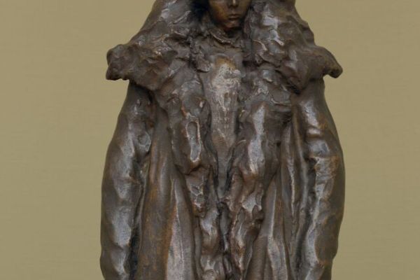 Владимир Домогацкий. Мальчик в шубе, 1904. Бронза, 67х30х20 см. Государственная Третьяковская галерея, Москва