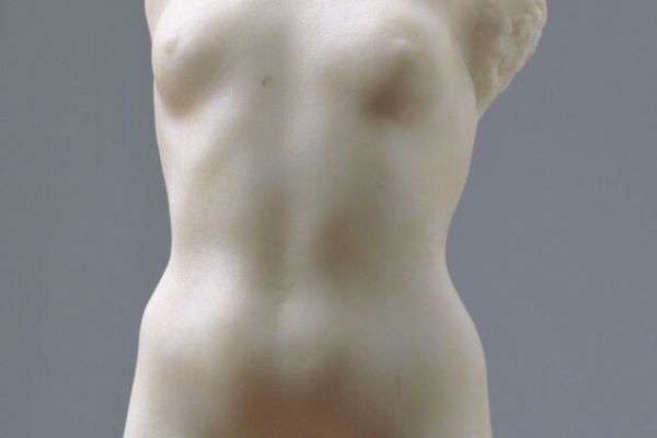 Владимир Домогацкий. Женский торс, 1926. Мрамор, высота 33 см. Государственная Третьяковская галерея, Москва