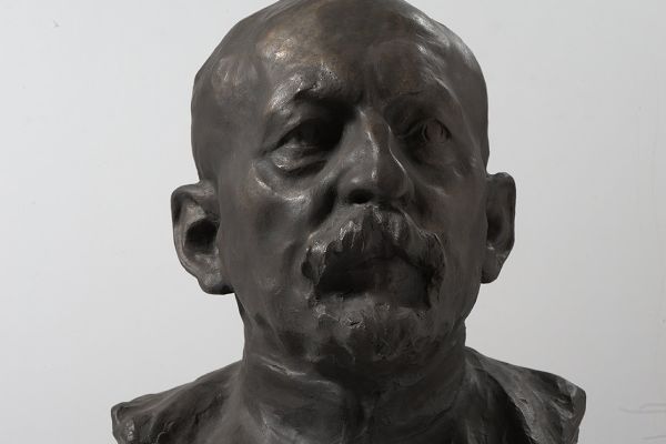 Владимир Домогацкий. Портрет писателя Викентия Вересаева, 1929. Бронза, 48х38х30 см. Государственная Третьяковская галерея, Москва