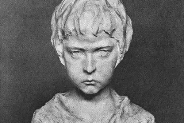 Владимир Домогацкий. Голова девочки, 1907. Гипс тонированный, 38,5х31х19 см. Государственная Третьяковская галерея, Москва. 