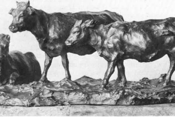 Владимир Домогацкий. Телята, 19090. Гипс тонированный, высота 32 см. Молодечненский дом народного творчества, Республика Беларусь