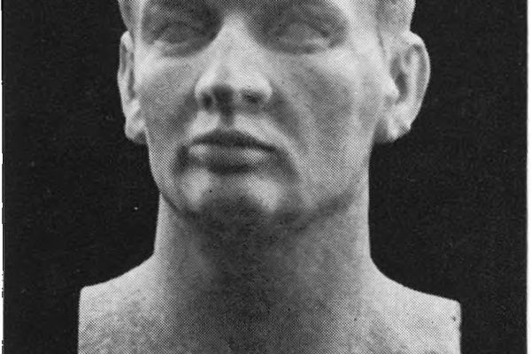 Владимир Домогацкий. Портрет графа Р.Э. Рачинского, 1916. Мрамор. Местонахождение неизвестно