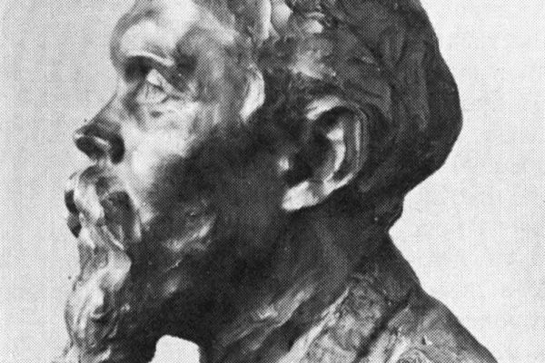 Владимир Домогацкий. Портрет скульптора Василия Ватагина, 1923-1924. Гипс тонированный, 51х28х24 см. Государственная Третьяковская галерея, Москва