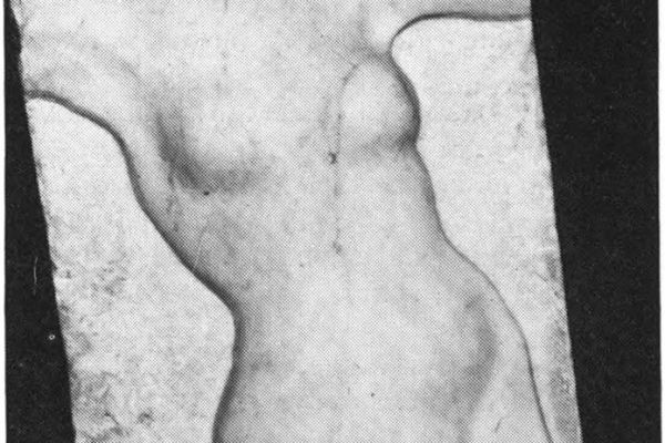 Владимир Домогацкий. Амазонка, 1924. Мрамор, основание - гранит, 70х28х5 см. Государственный Русский музей, С.-Петербург