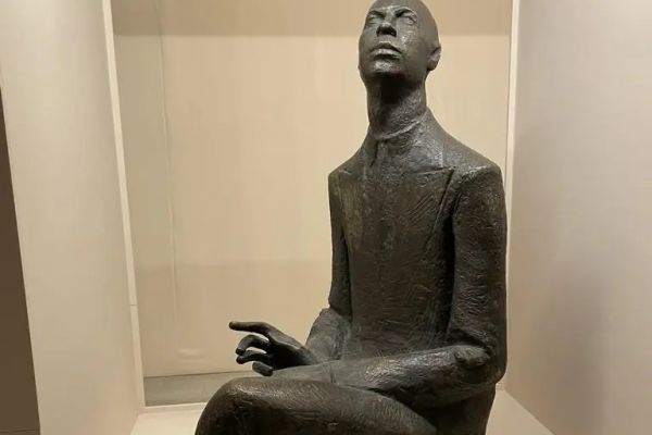 Виктор Думанян. Портрет композитора Сергея Прокофьева, 1966. Бронза, 120х65х95 см. Государственная Третьяковская галерея, Москва
