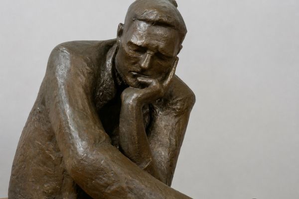 Виктор Думанян. Композитор Дмитрий Шостакович, 1964. Бронза, 108х86х68 см. Государственный Русский музей, С.-Петербург