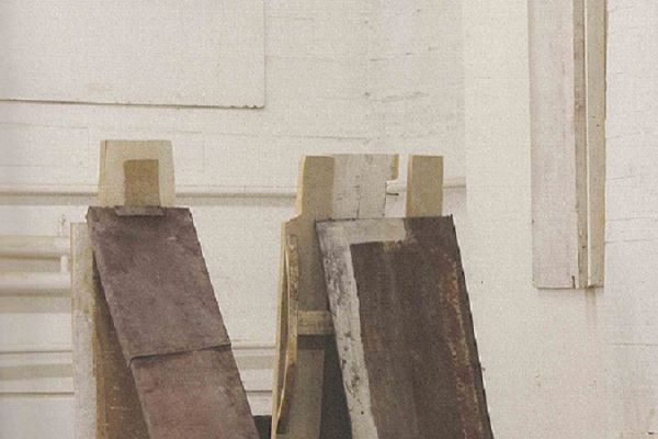  Анатолий Комелин. ''Зона свободной ответственности. Фрагмент экспозиции. Проект ''Фабрика'', Москва, 2012. Фото из альбома ''Анатолий Комелин. Знаки бытия'', Москва, 2014