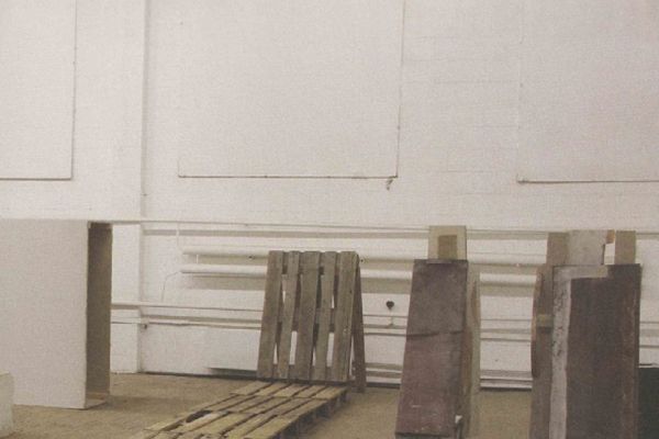  Анатолий Комелин. ''Зона свободной ответственности. Фрагмент экспозиции. Проект ''Фабрика'', Москва, 2012. Фото из альбома ''Анатолий Комелин. Знаки бытия'', Москва, 2014