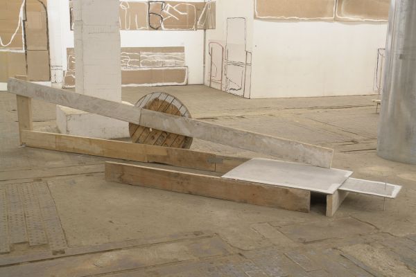 Анатолий Комелин. ''Зона свободной ответственности. Фрагмент экспозиции. Проект ''Фабрика'', Москва, 2012. Фото из архива А. Комелина