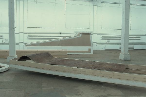 Анатолий Комелин. ''Зона свободной ответственности. Фрагмент экспозиции. Проект ''Фабрика'', Москва, 2012. Фото из архива А. Комелина