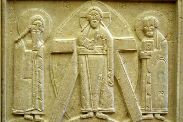 Анатолий Комелин. Преображение, 2005. Камень. Церковь Воскресения Христова, Переделкино, Москва. Фото из архива А. Комелина